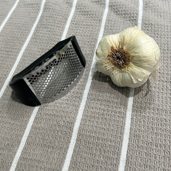 Garlic Press - Picture 1 of 3